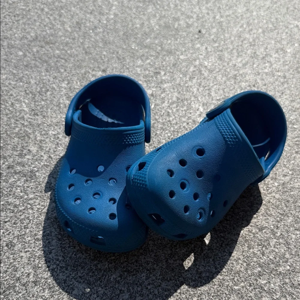 Crocs classic blue toddler c9